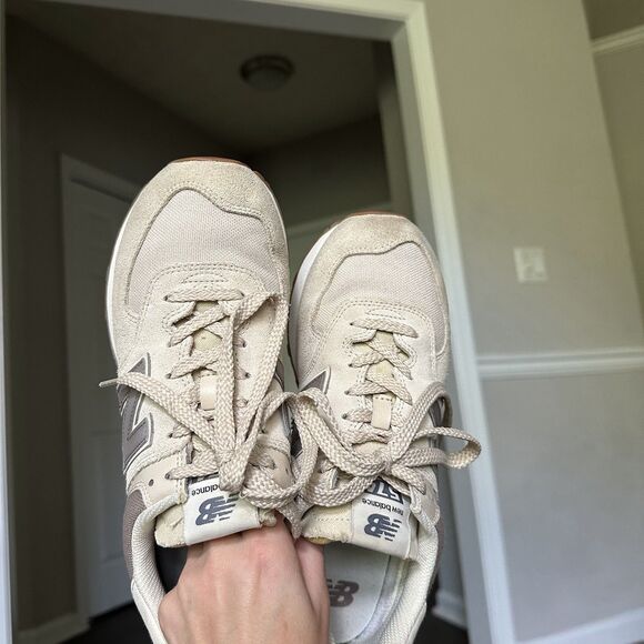 NEW BALANCE 574 WL574EVW Lightweight Lifestyle Sneaker - Tan/White - Size 9 - Picture 10 of 13